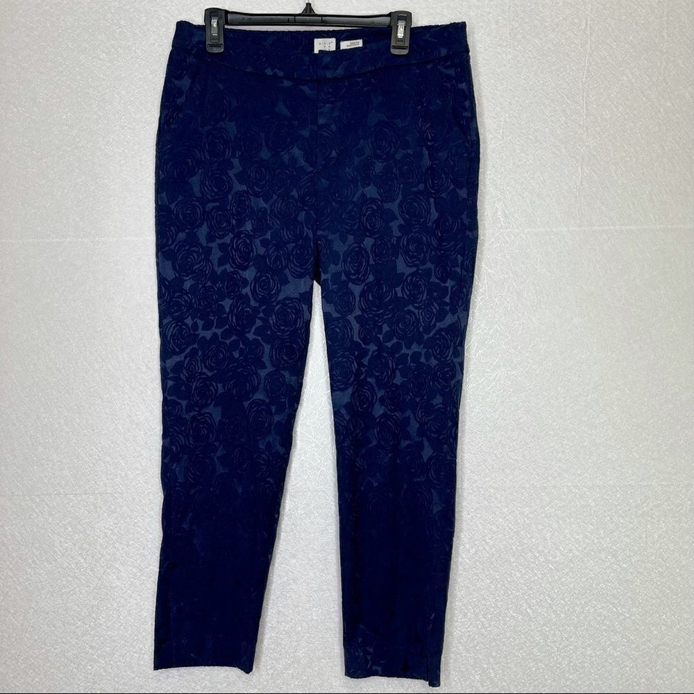 A new day Target Floral Embossed High Rise Ankle Stretch Pants Blue 12